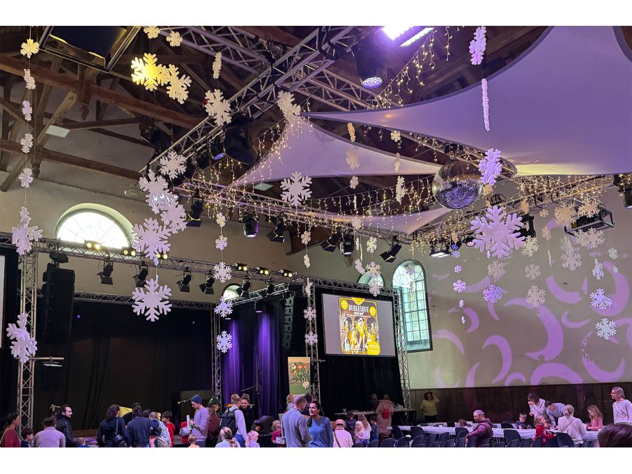 Die Kinder-Weihnachtswelt mit einer winterlich geschmückten Rythalle in Solothurn. Foto: Stiftung 3FO (FK). Die Kinder-Weihnachtswelt mit einer winterlich geschmückten Rythalle in Solothurn. Foto: Stiftung 3FO (FK).