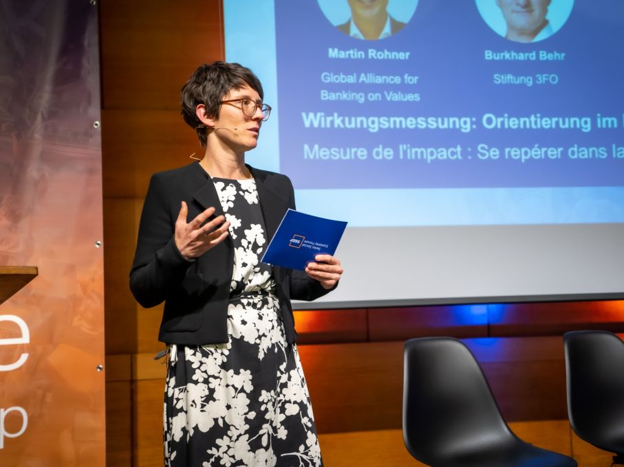 Rahel Pfister, Geschäftsführerin SENS führt jeweils durch das Forum. Foto: SSEF